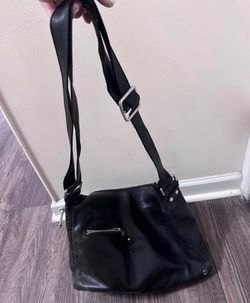 Spacious Black leather shoulder crossbody bag