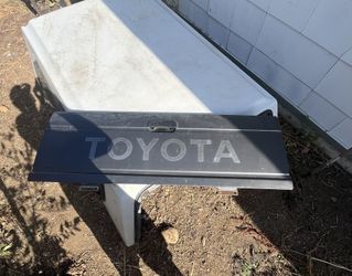 1984-88 Toyota Pick Up Tailgate Original