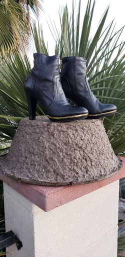 Black Tory Burch leather Melrose booties , gold-tone embellishments, stack heels SZ 5 1/2