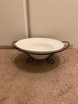 White Ceramic Bowl with Black Metal Stand