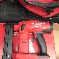 Milwaukee Fuel 18 Guage Crown Stapler With Charger And Battery