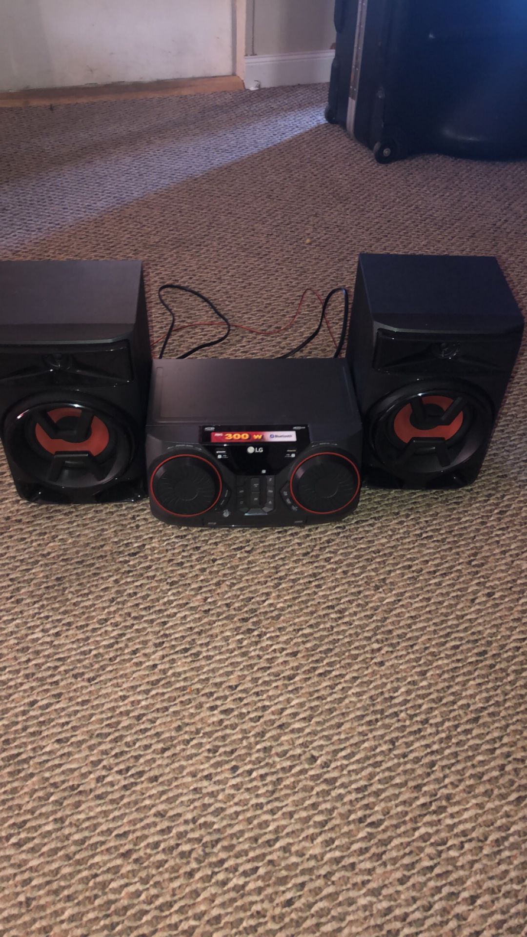 LG 300w stereo system with Bluetooth