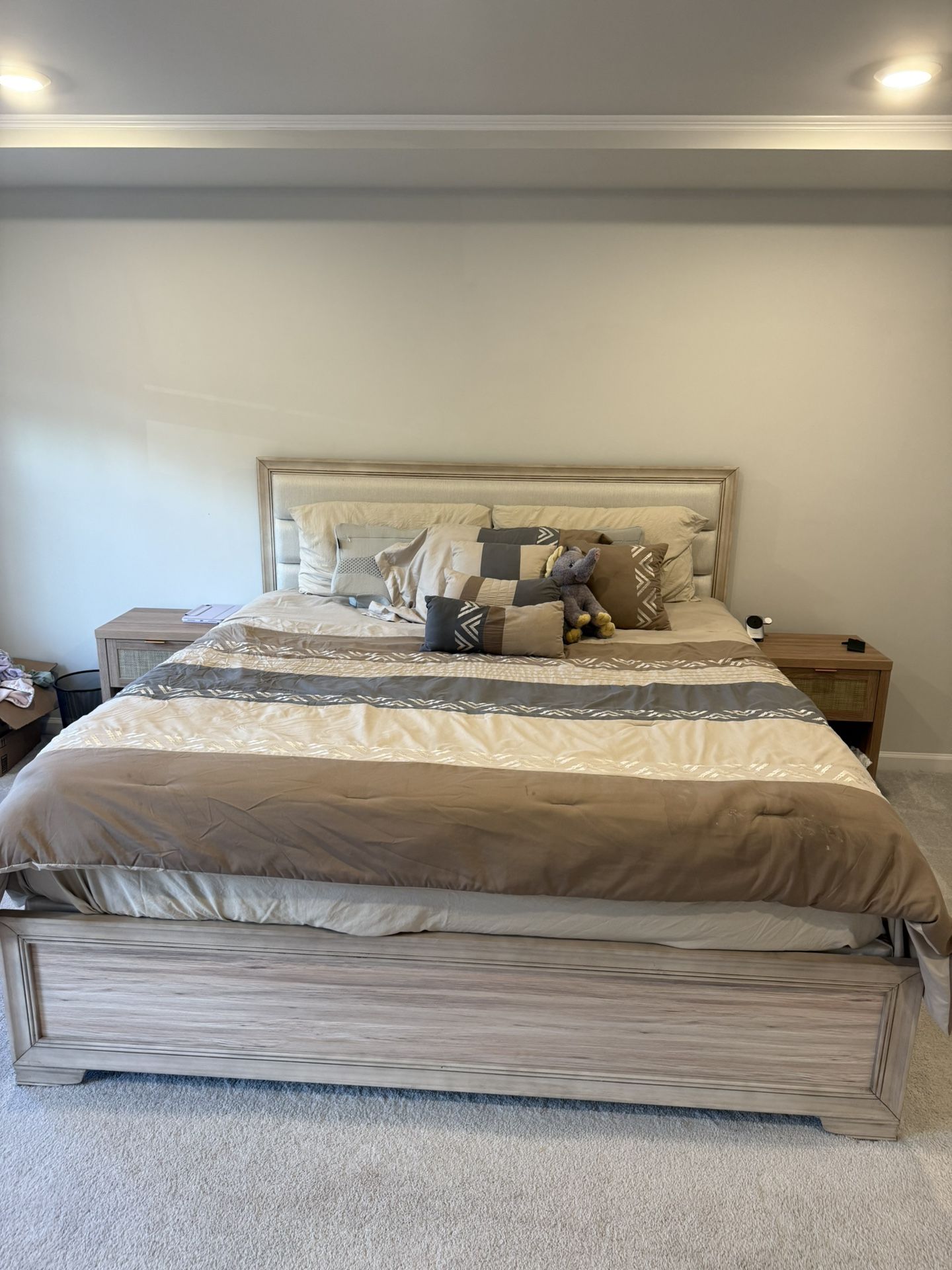 King Size Bed, Box Spring & Mattress - Rooms To Go