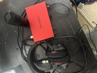 Focusrite Scarlett 2i2 Studio Pack (Gen 4)