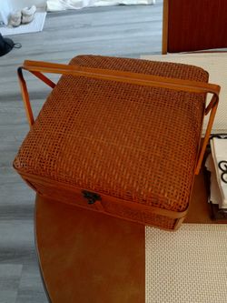 Wicker carry basket..