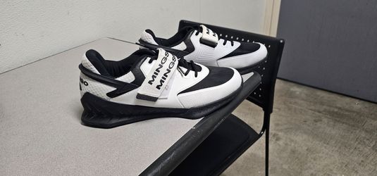 Weightlifting shoes