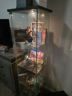 Glass Display Towers
