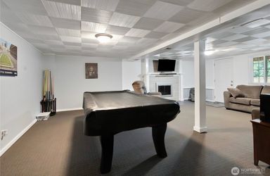 Pool table