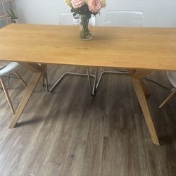 Casterly Dining Table 
