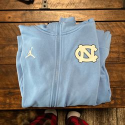 NORTH CAROLINA ZIP-UP WORN ONCE