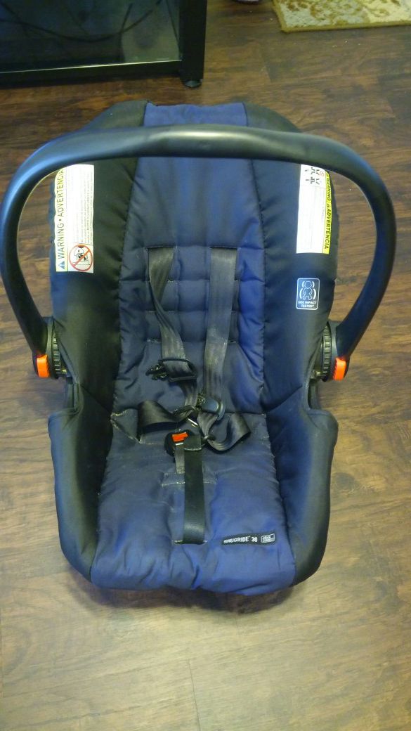 GRACO CLICKCONNECT CAR SEAT-FREE!!