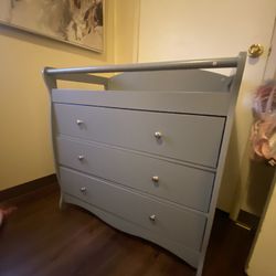 3- drawer Changing Table 
