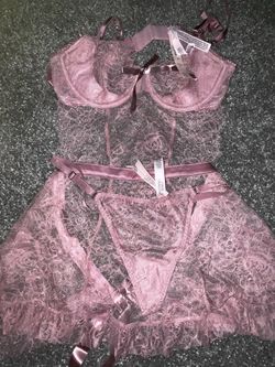 VS Wicked Unlined Rose Lace Apron Set