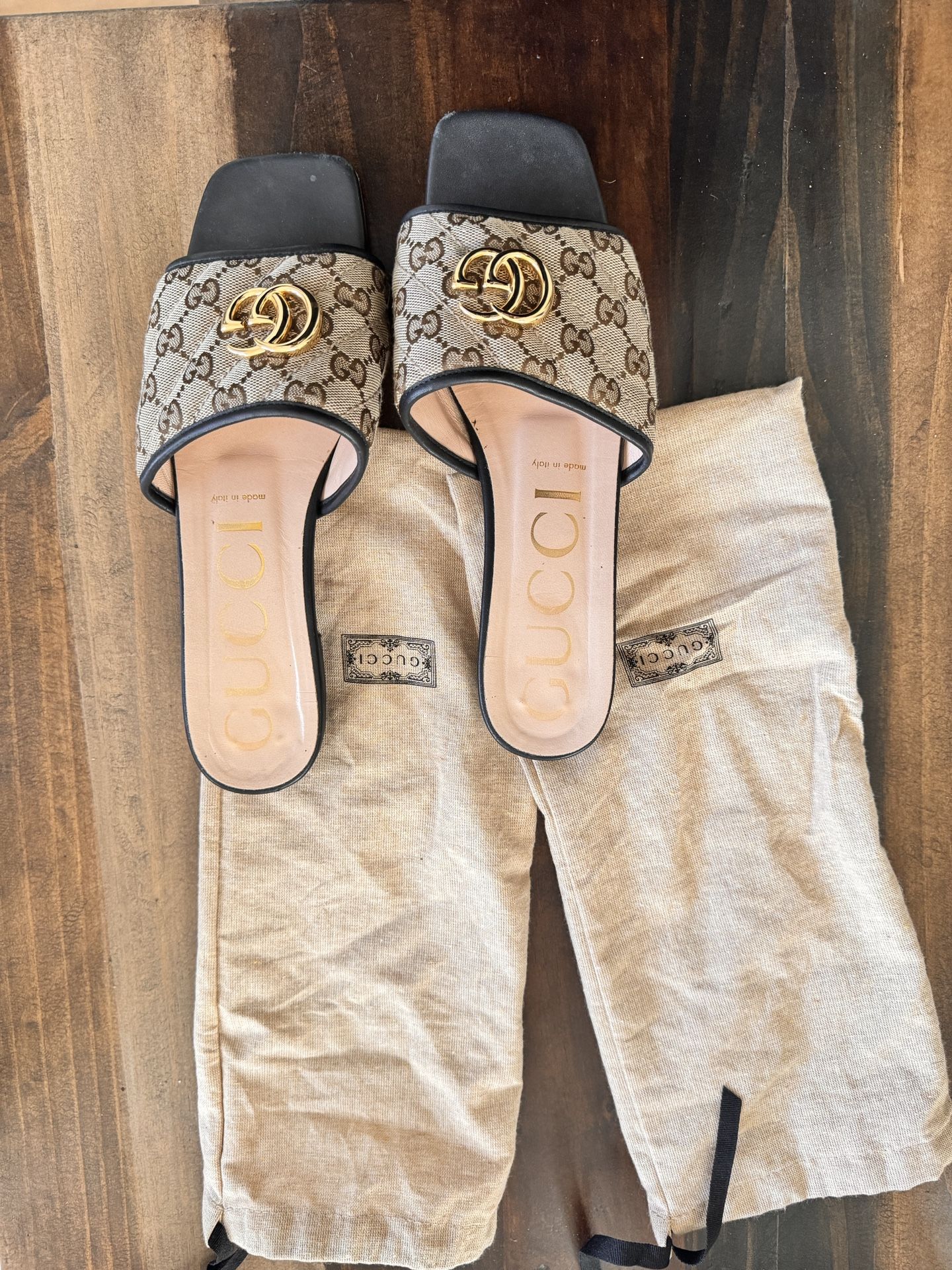 Gucci slippers