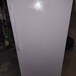 Freezer - Upright - It looks good with delivery 