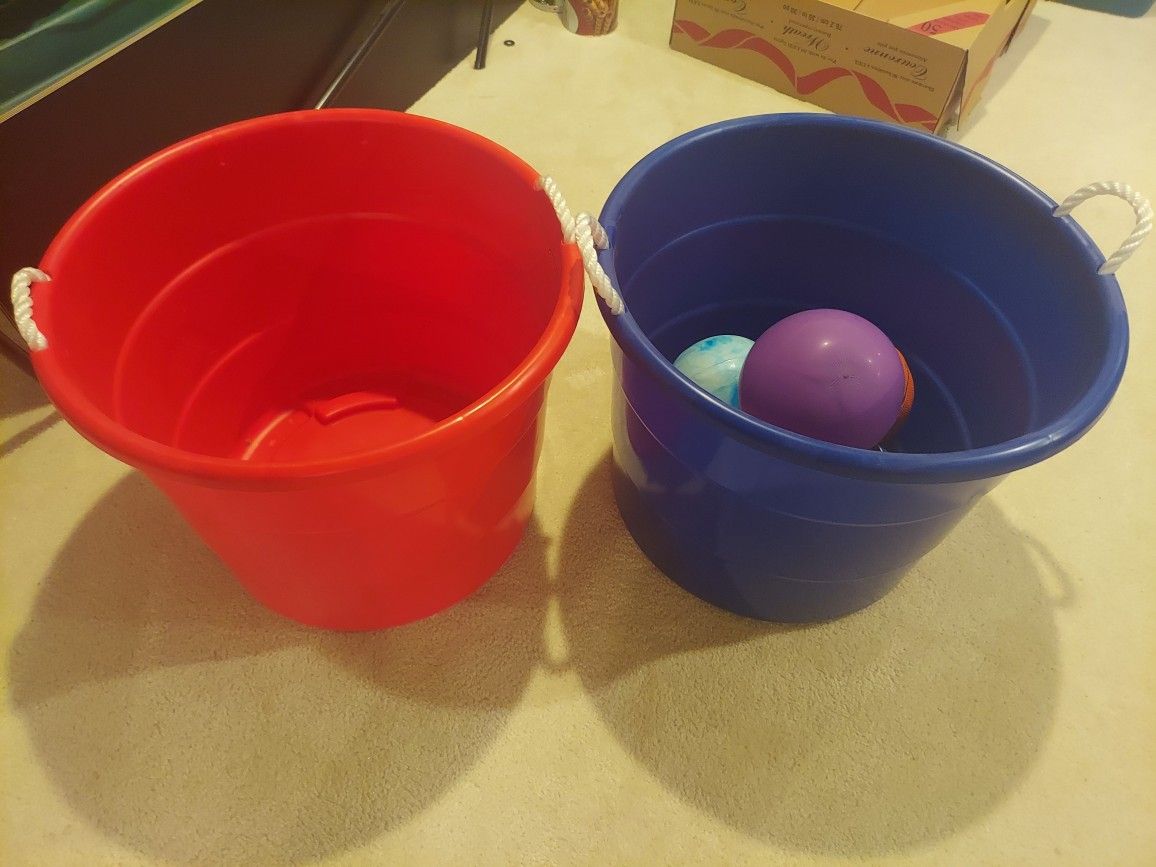 2 18 Gallon Rope Handle Tubs Buckets