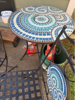 Outdoor table and chairs
