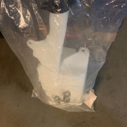 2007 Tahoe  Windshield Wiper Fluid Reservoir 