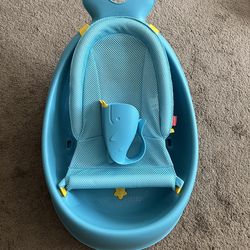 Skip Hop Infant Bath Tub 3-Stage Grow With Baby Smart Sling MOBY Bathtub - Blue Whale