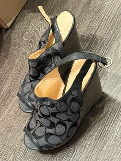 Almost new $15 Coach Platform Size 7