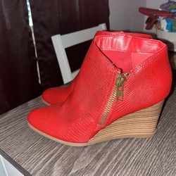 WOMENS RED BOOTS