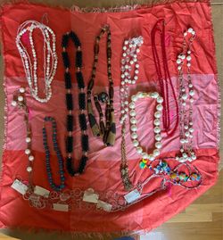 Lot of 11 Vintage Necklaces Costume Jewelry.