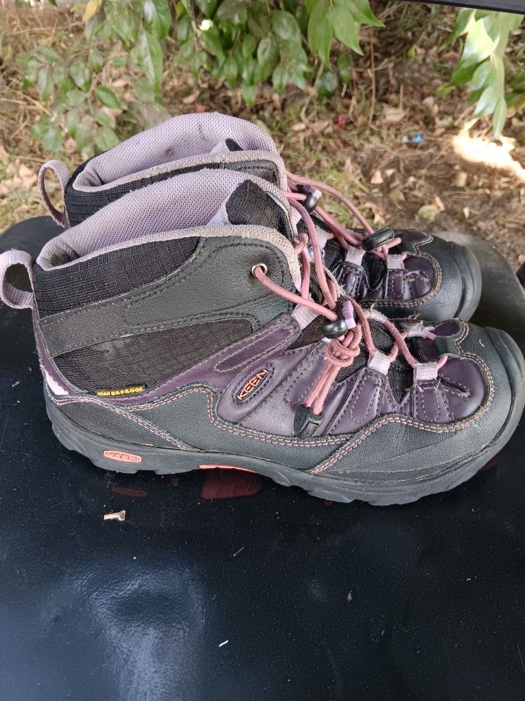 !! Kids Shoes Keen Size 5