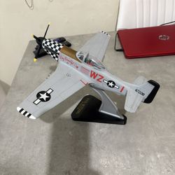 P-51D MUSTANG. Scale 1:32