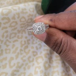 $300 10k White Gold Engagement Ring w/ Box