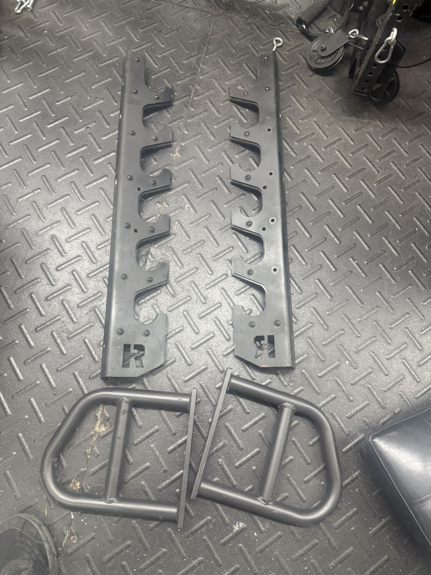 Rogue V2 Gun Racks And Handle