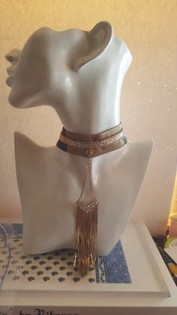 Very pretty choker with gold jewelry