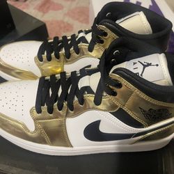 Jordan 1 Mid SE White Gold