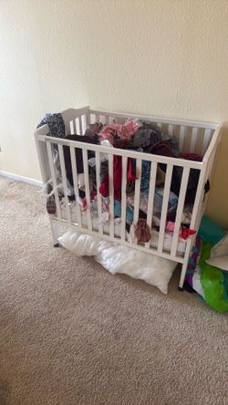 Delta baby crib with mattress