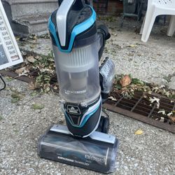 Bissell Pet And Allergen Vacuum 