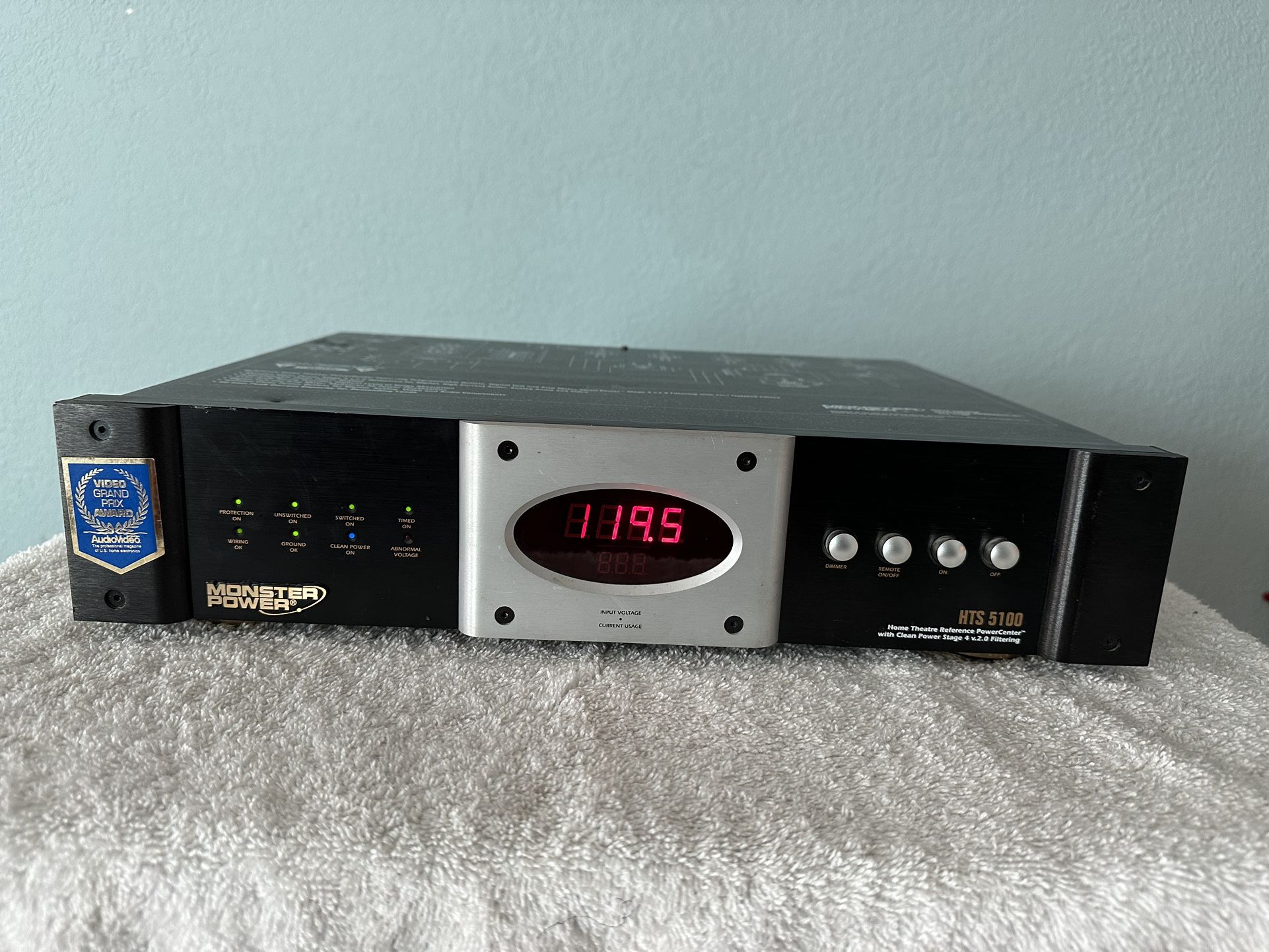 MONSTER POWER HTS5100 10-OUTLET HOME THEATER REFERENCE POWERCENTER