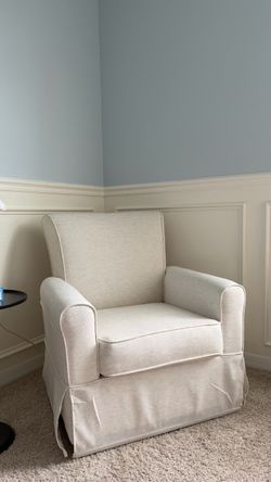 Delta Children Nursery Glider