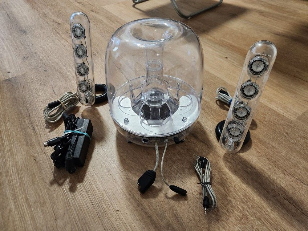 Harmon Kardon Soundsticks Speakers and Subwoofer