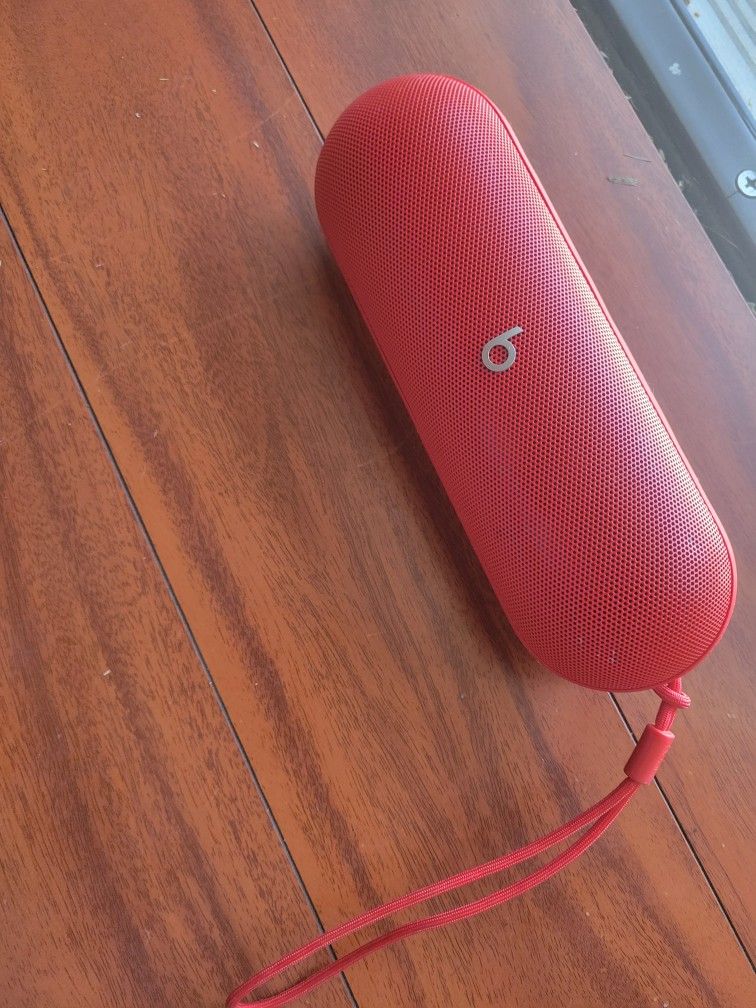 BEATS PILL BLUETOOTH SPEAKER 2025