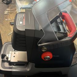 I’m a Locksmith 90$ Start Price Making a Key For Car And Houses 