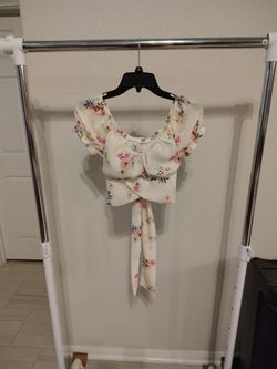 NYC ivory with flowers Top, women , size S
