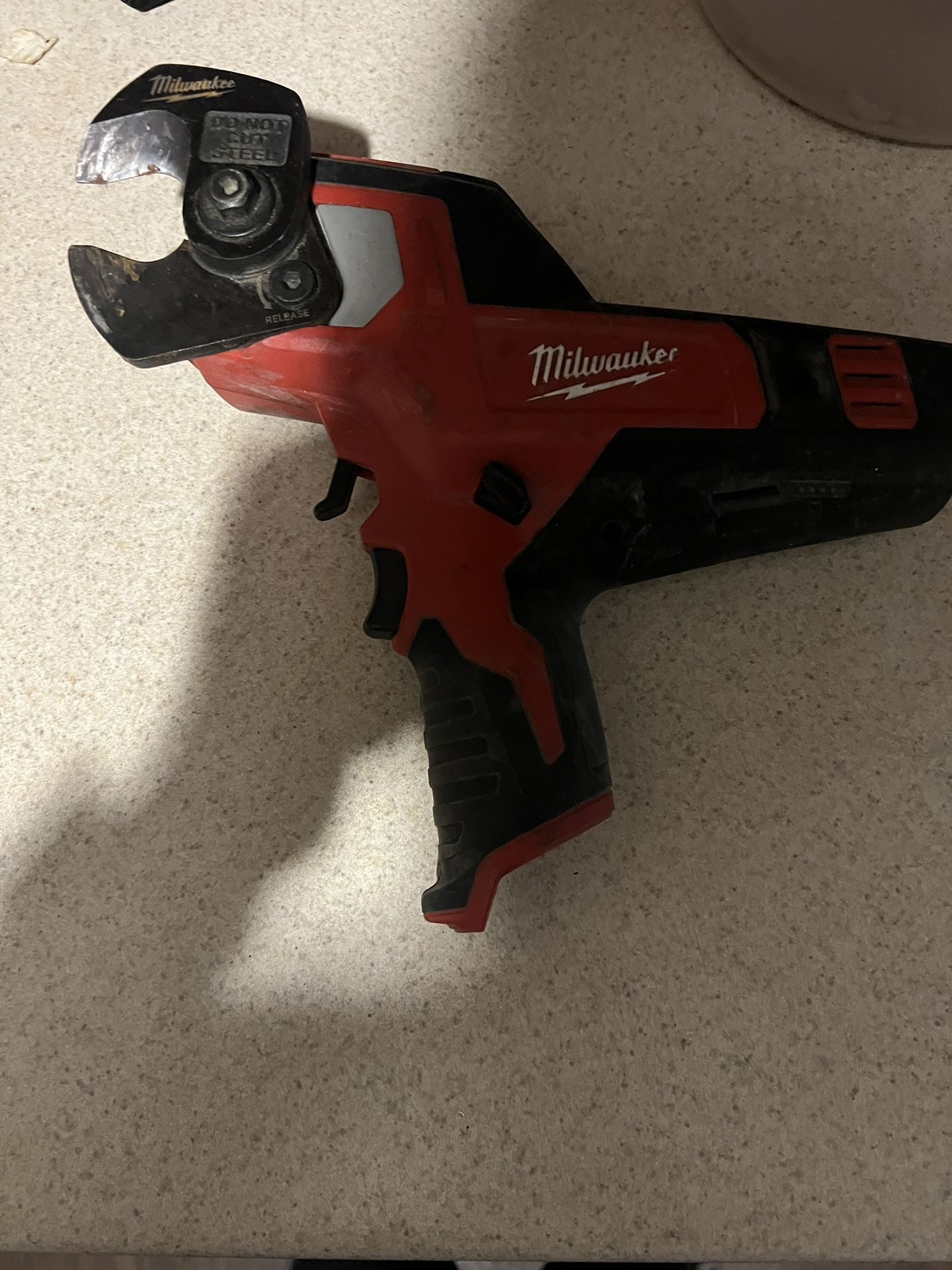 Milwaukee 600 MCM Cable Cutter