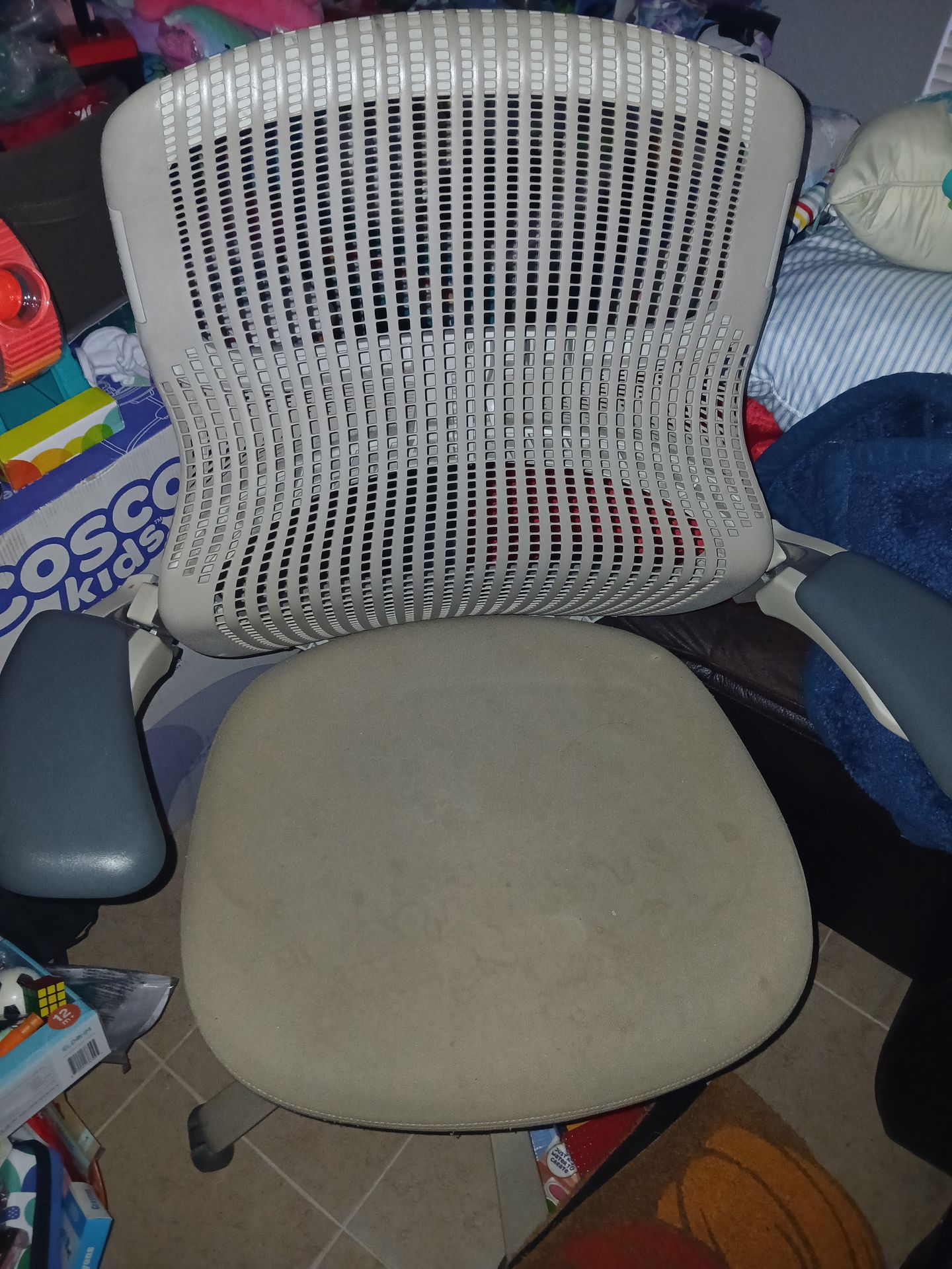 Rolling office chair