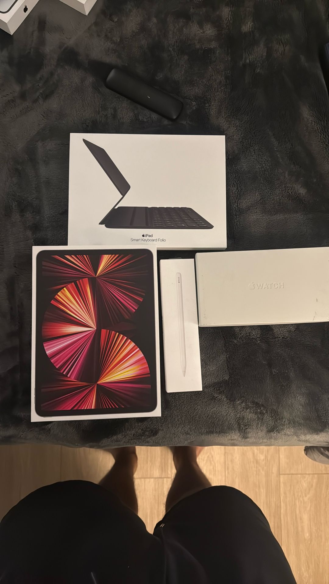 Combo Apple (iPad, Keyboard, Apple Pencil, Apple Watch