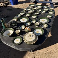 Homer Laughlin Lady Greenbriar 96 PC Set / 22 K Gold , Rose China Set