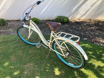 Women's Beach Cruiser Bike with Rear Rack