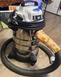 Preowned HART Stainless Steel Wet/Dry Vacuum. While similar models come in different sizes, your unit specifically displays a 6 Gallon Capacity on it.