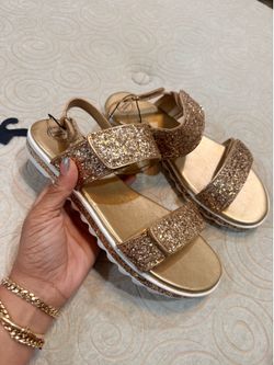 Glitter Gold Sandals – Girls Size 5 (Fits Women’s 7)