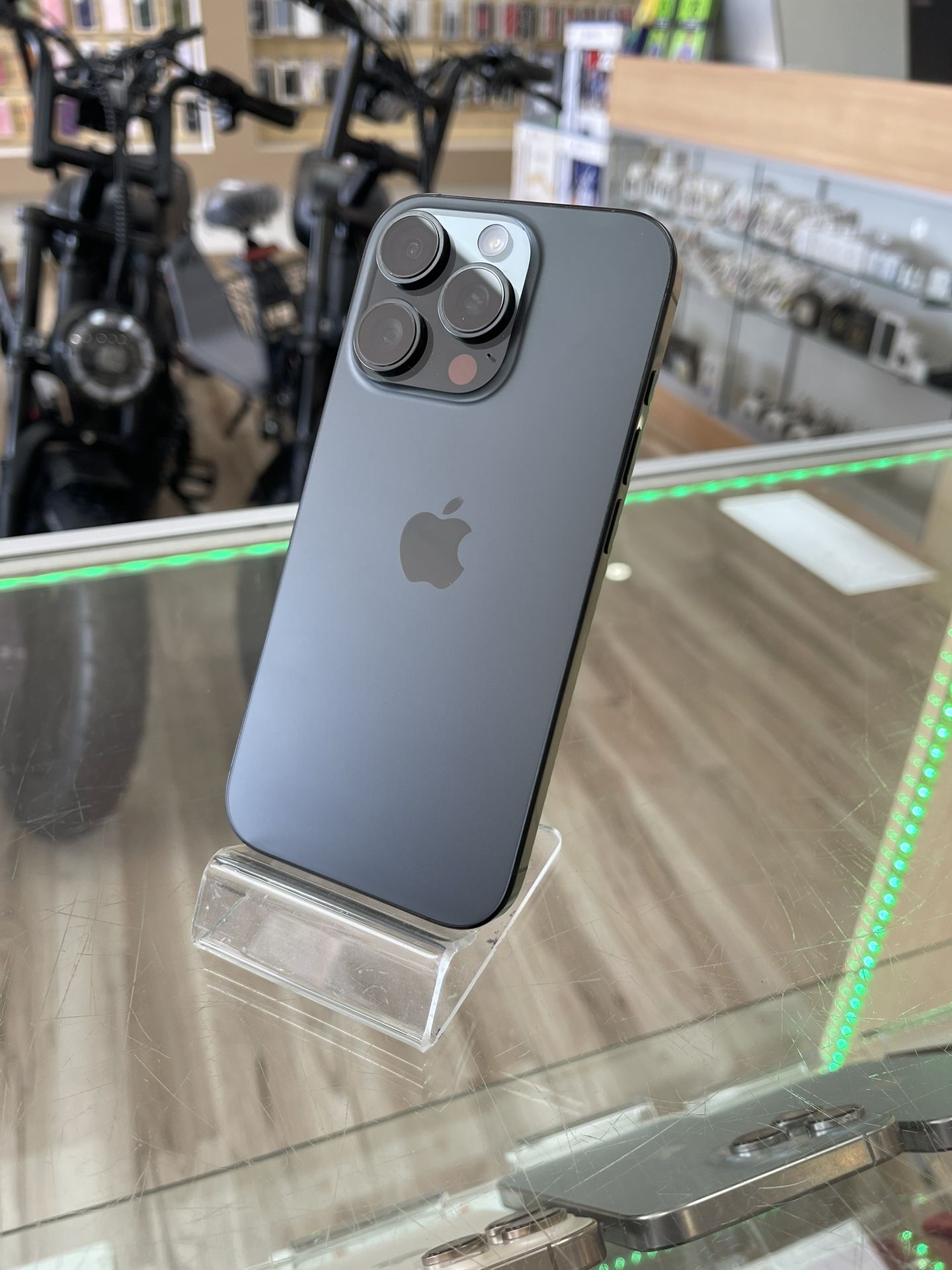 iPhone 16 Pro Unlocked! Black 128GB! Black Friday Deal! Financing Available! 