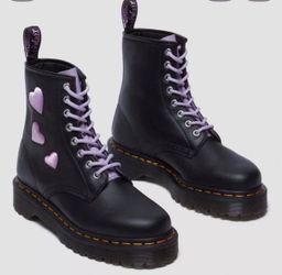 Dr martens size 7 woman's new