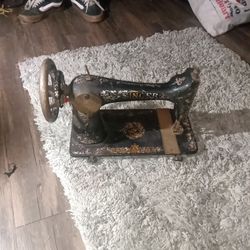 Vintage Antique Singer Sewing Machine
